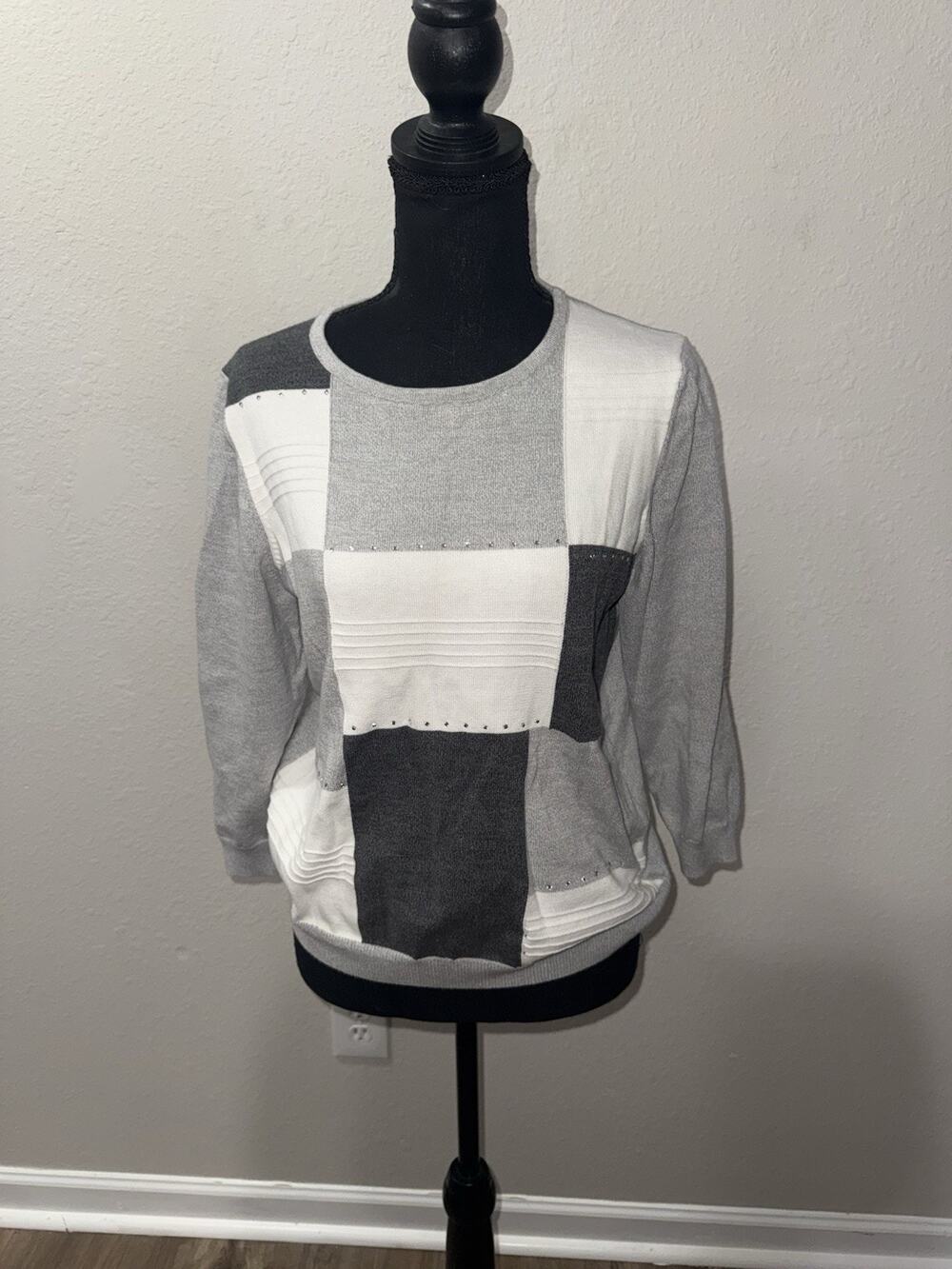 Alfred Dunner Petite PM Sweater Grey White Patchwork Colorblock Rhinestone Knit